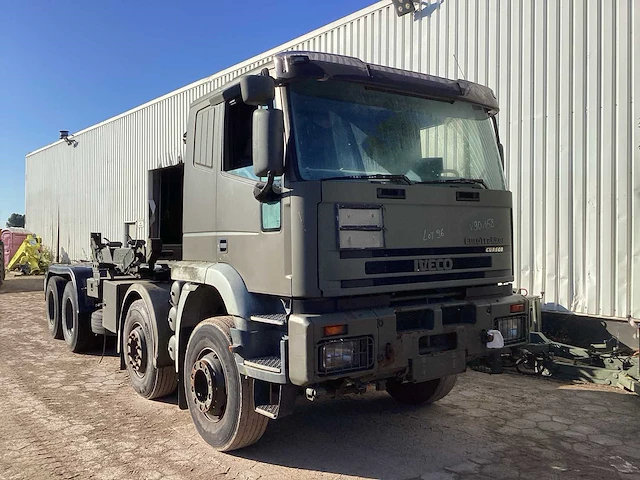Iveco eurotrakker alc 8x4 vrachtwagen - afbeelding 1 van  15