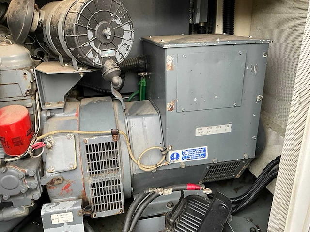 Iveco stamford noodstroomaggregaat - afbeelding 8 van  11