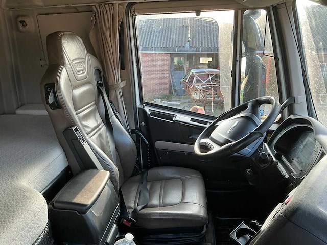 Iveco stralis 480 e6 opleggertrekker + aluminium geïsoleerde kieptrailer - afbeelding 53 van  72