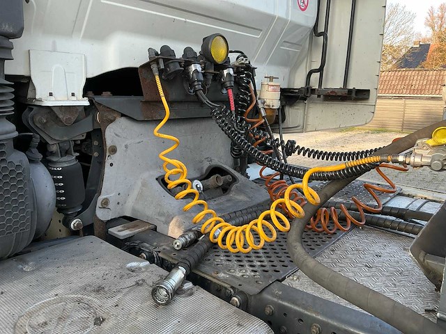 Iveco stralis 480 e6 opleggertrekker + aluminium geïsoleerde kieptrailer - afbeelding 62 van  72