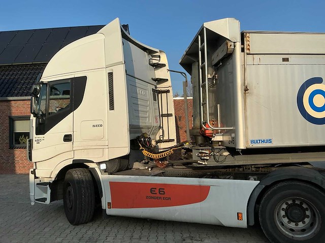 Iveco stralis 480 e6 opleggertrekker + geïsoleerde aluminium kieptrailer - afbeelding 4 van  71