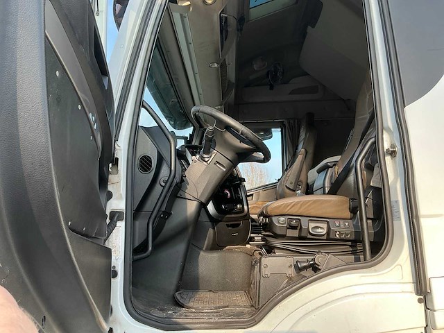 Iveco stralis 480 e6 opleggertrekker + geïsoleerde aluminium kieptrailer - afbeelding 21 van  71