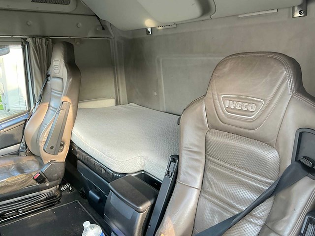 Iveco stralis 480 e6 opleggertrekker + geïsoleerde aluminium kieptrailer - afbeelding 43 van  71