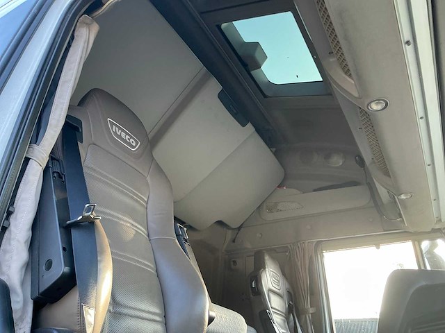 Iveco stralis 480 e6 opleggertrekker + geïsoleerde aluminium kieptrailer - afbeelding 53 van  71
