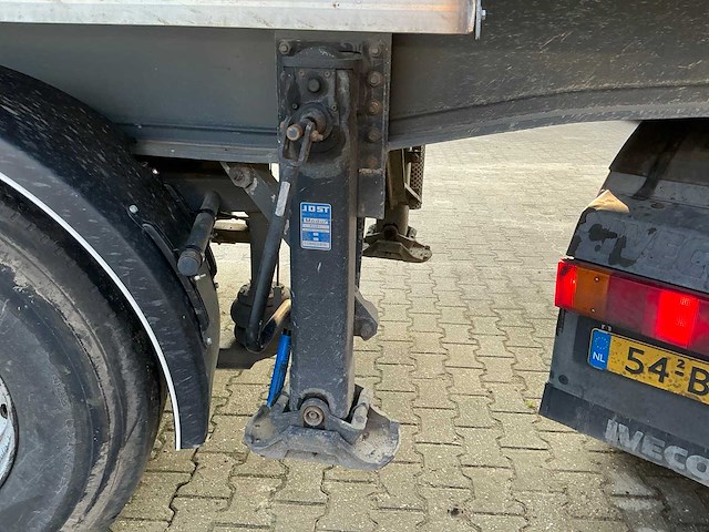 Iveco stralis 480 e6 opleggertrekker + geïsoleerde aluminium kieptrailer - afbeelding 57 van  71