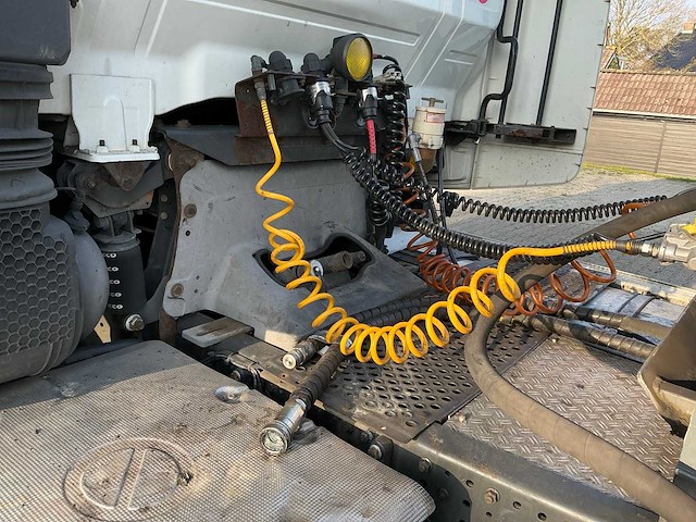 Iveco stralis 480 e6 opleggertrekker + geïsoleerde aluminium kieptrailer - afbeelding 60 van  71