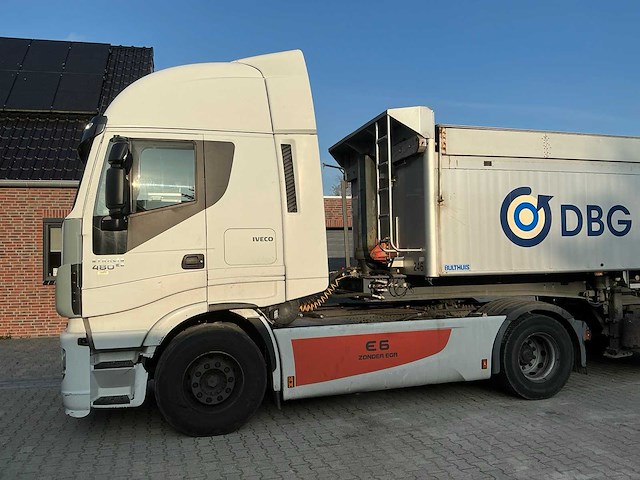 Iveco stralis 480 e6 opleggertrekker + geïsoleerde aluminium kieptrailer - afbeelding 56 van  71