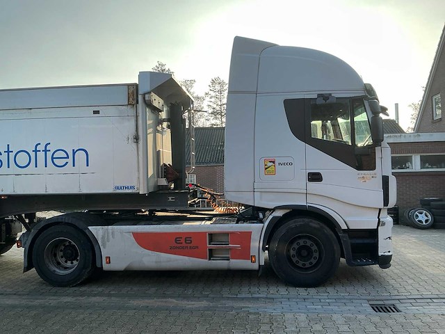 Iveco stralis 480 e6 opleggertrekker + geïsoleerde aluminium kieptrailer - afbeelding 67 van  71