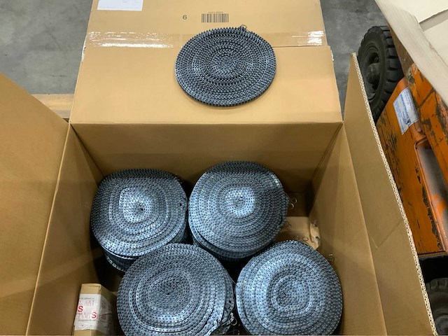 Iwis doos met rollen ketting (2x) - afbeelding 1 van  4