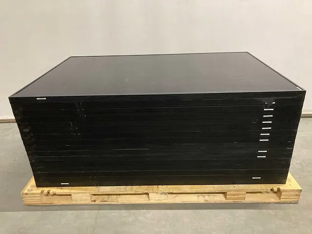 Izen - mp1720330 - set van 16 gebruikte full black zonnepanelen (330 wp) - afbeelding 1 van  5