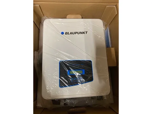 Izen - mp1720330 - set van 32 gebruikte full black zonnepanelen (330 wp) en 1 nieuwe blaupunkt bpt-v03-10.0-g2 omvormer (3-fase) - afbeelding 9 van  10