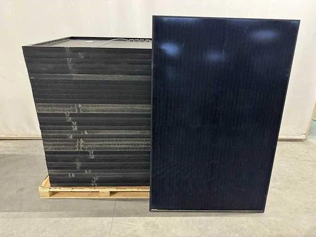 Izen - mp1720330 - set van 32 gebruikte full black zonnepanelen en 1 gebruikte sma sunny tripower stp10000tl-10 omvormer (3-fase) - afbeelding 6 van  8