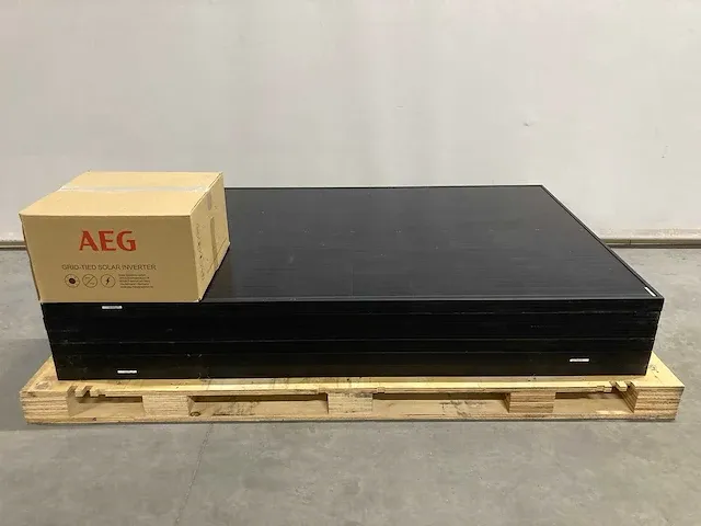 Izen - mp1720330 - set van 6 gebruikte full black zonnepanelen (330 wp) en 1 nieuwe aeg as-ir01-1500 omvormer (1-fase) - afbeelding 1 van  12