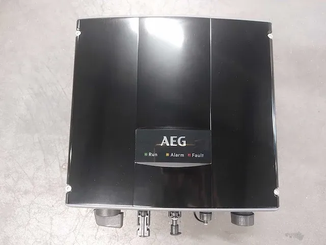 Izen - mp1720330 - set van 6 gebruikte full black zonnepanelen (330 wp) en 1 nieuwe aeg as-ir01-1500 omvormer (1-fase) - afbeelding 11 van  12