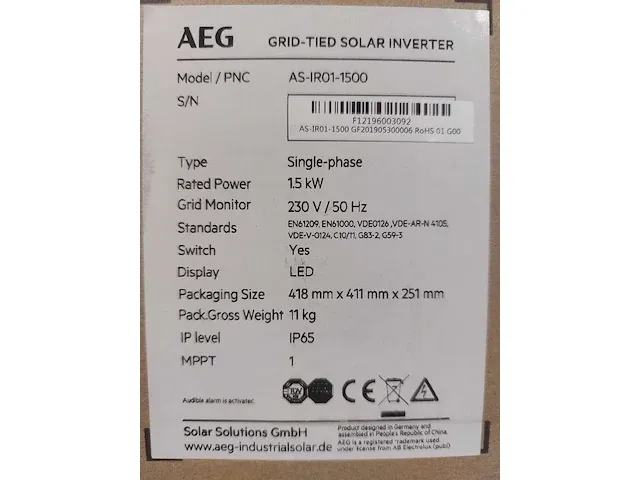 Izen - mp1720330 - set van 6 gebruikte full black zonnepanelen (330 wp) en 1 nieuwe aeg as-ir01-1500 omvormer (1-fase) - afbeelding 2 van  12