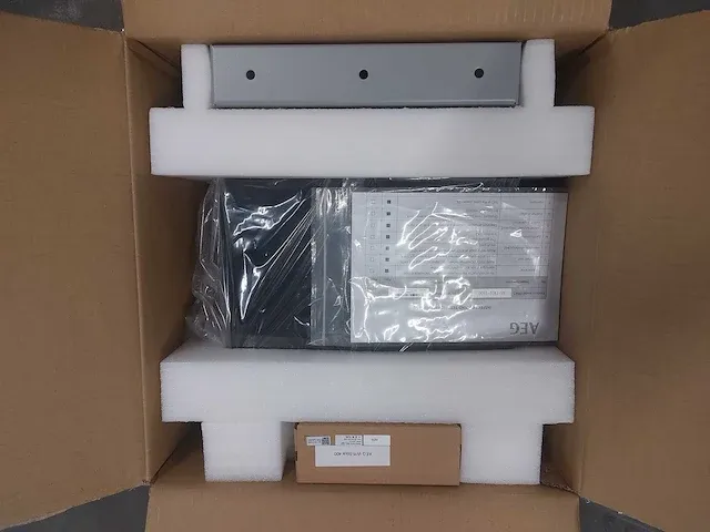 Izen - mp1720330 - set van 6 gebruikte full black zonnepanelen (330 wp) en 1 nieuwe aeg as-ir01-1500 omvormer (1-fase) - afbeelding 4 van  12