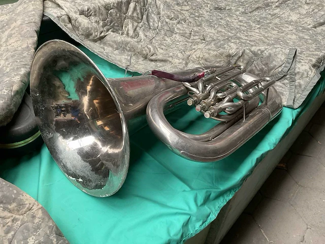 J. j. hanssen tuba - afbeelding 2 van  5