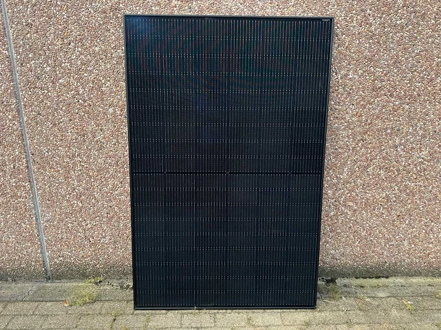 Ja solar - set van 10 full black zonnepanelen (395 wp) en 1 solax x1-3.3-t-d(l) omvormer (1-fase) - afbeelding 3 van  7