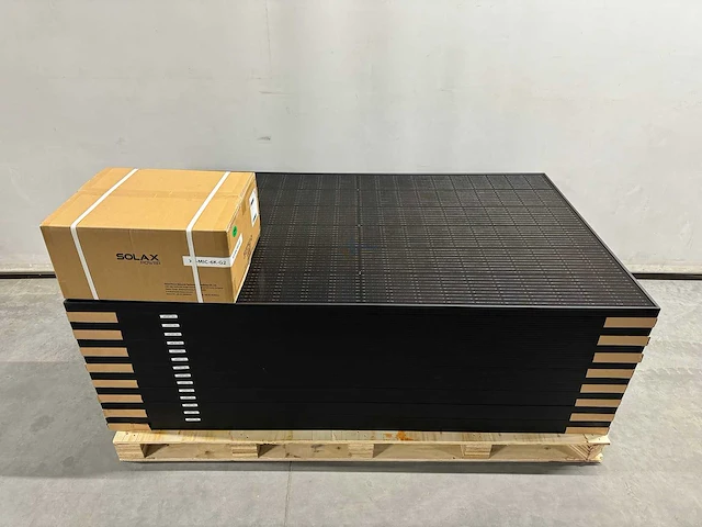 Ja solar - set van 16 full black zonnepanelen (370 wp) en 1 solax x3-mic-6k-g2 omvormer (3-fase) - afbeelding 1 van  11