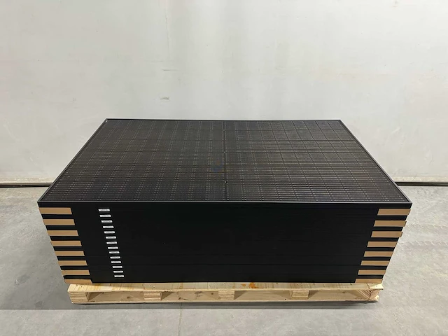 Ja solar - set van 16 full black zonnepanelen (370 wp) en 1 solax x3-mic-6k-g2 omvormer (3-fase) - afbeelding 4 van  11