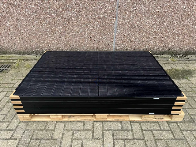Ja solar - set van 8 full black zonnepanelen (395 wp) en 1 solax 3.0k omvormer (1-fase) - afbeelding 2 van  9