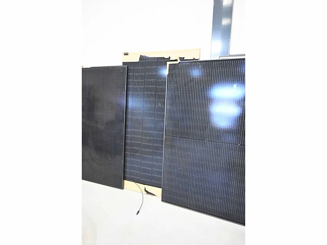Ja solar / sunpower / hyundai 410 wp / 370 wp zonnepaneel (10x) - afbeelding 4 van  7
