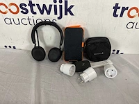 Jabra headset | remington scheerapparaat |klikaanklikuit stekkers | sennheiser oordopjes | airpods | xtorm powerbank - afbeelding 1 van  1
