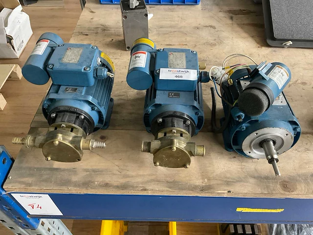 Jabsco waterpomp (3x) - afbeelding 1 van  2