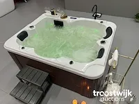 Jacuzzi 3 persoons - afbeelding 1 van  9