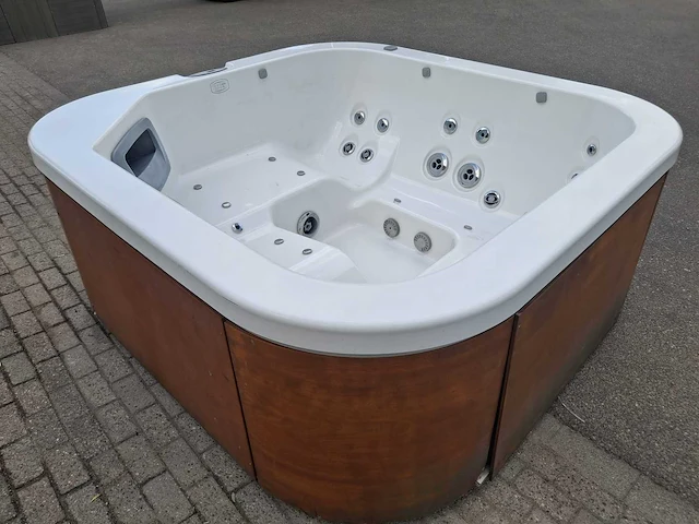 Jacuzzi 5 persoons jacuzzi en buitenspa - afbeelding 8 van  20