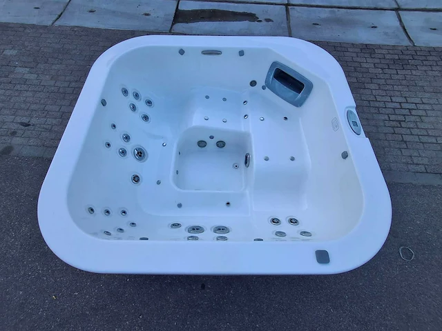 Jacuzzi 5 persoons jacuzzi en buitenspa - afbeelding 1 van  20