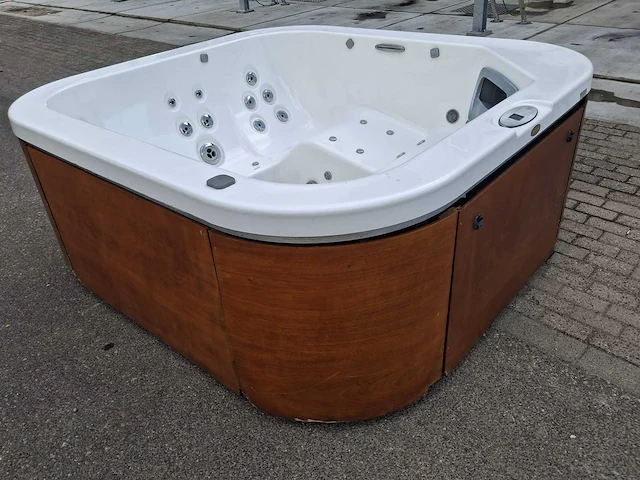 Jacuzzi 5 persoons jacuzzi en buitenspa - afbeelding 13 van  20