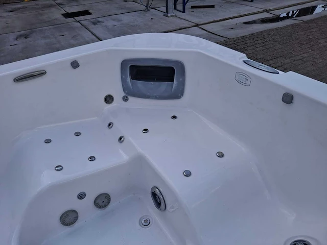 Jacuzzi 5 persoons jacuzzi en buitenspa - afbeelding 14 van  20
