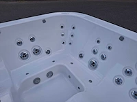 Jacuzzi 5 persoons jacuzzi en buitenspa - afbeelding 18 van  20