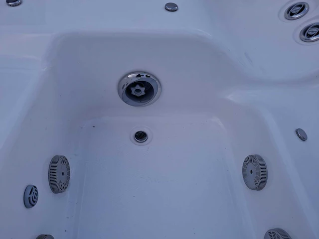 Jacuzzi 5 persoons jacuzzi en buitenspa - afbeelding 19 van  20