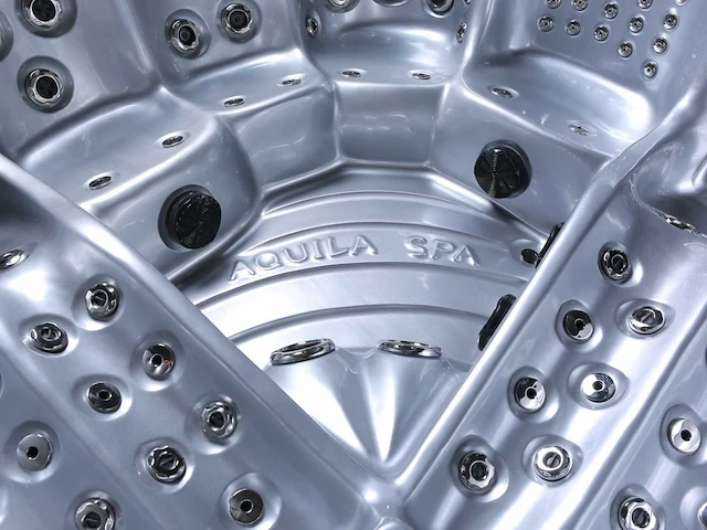 Jacuzzi en buitenspa - aquila spa - delvora - 5 persoons met 2 ligplaatsen - afbeelding 12 van  13