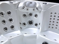 Jacuzzi en buitenspa - aquila spa - filena - 6 persoons met 2 ligplaatsen - afbeelding 9 van  17