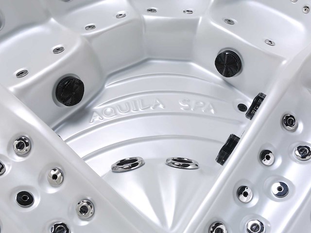 Jacuzzi en buitenspa - aquila spa - filena - 6 persoons met 2 ligplaatsen - afbeelding 13 van  17