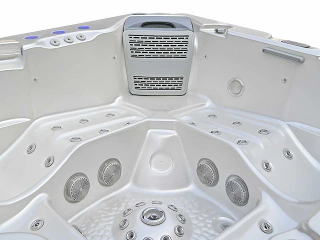 Jacuzzi en buitenspa - vonato - alerra - vrijstaand 5 persoons bad - afbeelding 12 van  13