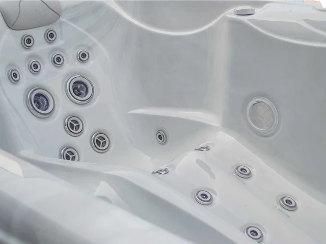 Jacuzzi en buitenspa - vonato - borealis - vrijstaand 2 persoons bad - afbeelding 2 van  11