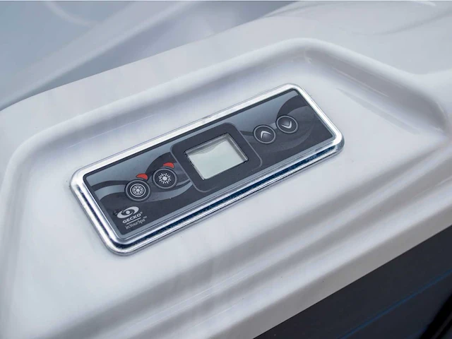 Jacuzzi en buitenspa - vonato - borealis - vrijstaand 2 persoons bad - afbeelding 8 van  11