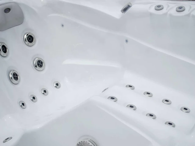 Jacuzzi en buitenspa - vonato - calvesta - vrijstaand 5 persoons - afbeelding 23 van  47