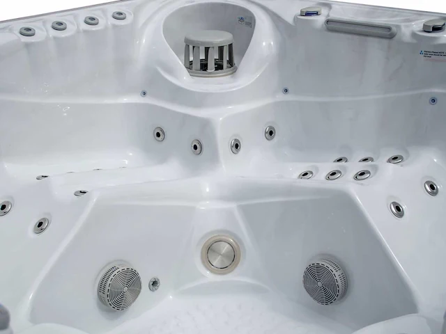 Jacuzzi en buitenspa - vonato - calvesta - vrijstaand 5 persoons - afbeelding 40 van  47
