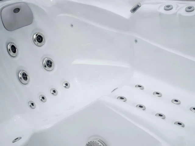 Jacuzzi en buitenspa - vonato - calvesta - vrijstaand 5 persoons - afbeelding 42 van  47