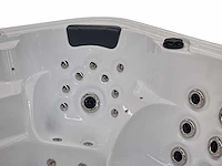 Jacuzzi en buitenspa - vonato - cavinza - 5-persoons spa met 3 ligplaatsen - afbeelding 12 van  17