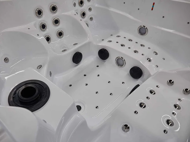 Jacuzzi en buitenspa - vonato - cavinza - 5-persoons spa met 3 ligplaatsen - afbeelding 15 van  17