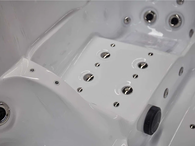 Jacuzzi en buitenspa - vonato - cavinza - 5-persoons spa met 3 ligplaatsen - afbeelding 17 van  17
