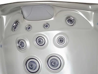 Jacuzzi en buitenspa - vonato - elvora - vrijstaand 5 persoons bad - afbeelding 2 van  14