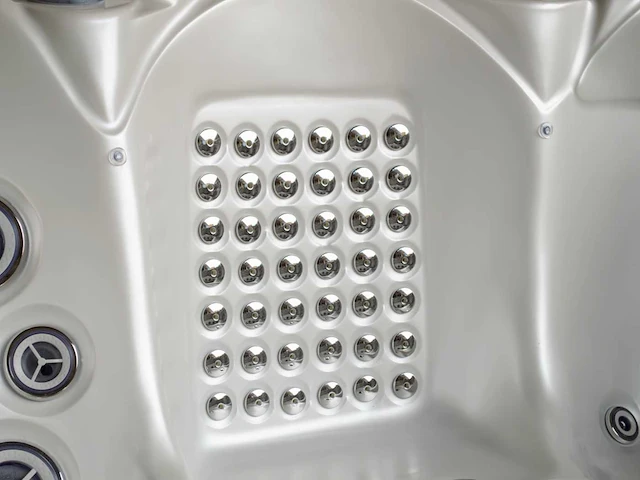 Jacuzzi en buitenspa - vonato - elvora - vrijstaand 5 persoons bad - afbeelding 9 van  14