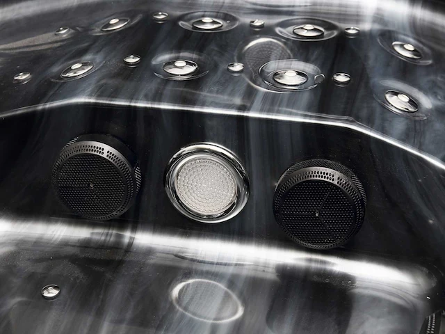 Jacuzzi en buitenspa - vonato - flavina - 5-persoons spa met 3 ligplaatsen - afbeelding 15 van  23
